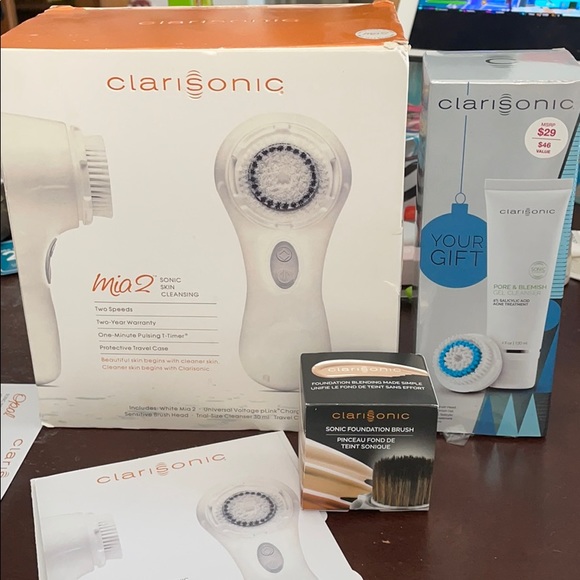 Clarisonic Mia 2, Cleanser & 2 NEW brush heads!